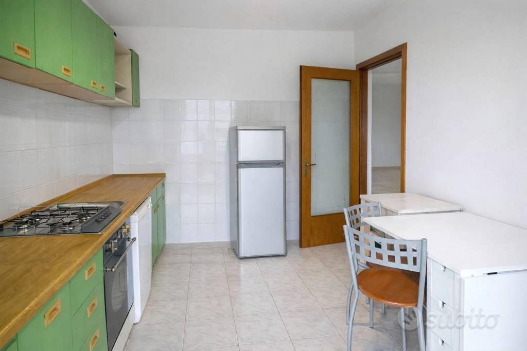 Appartamento di 135 m² con 4 locali e box auto a T - Vista 5