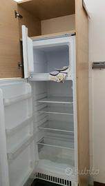 cucina completa di elettrodomestici funzionanti