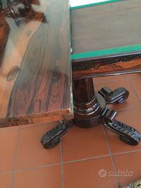 Mobili d’epoca e lampada