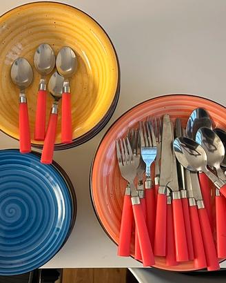 Servizio piatti  + posate + bicchieri colorati 6pz