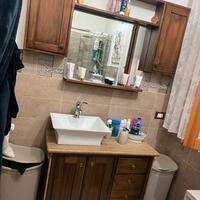 Mobile bagno in marmo legno e specchio