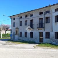 CASA SEMINDIPENDENTE A NANTO