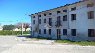 CASA SEMINDIPENDENTE A NANTO