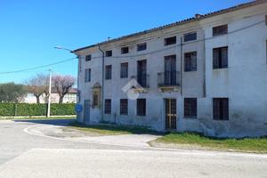 CASA SEMINDIPENDENTE A NANTO