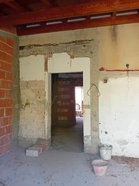 Casa indipendente su due livelli con cortile