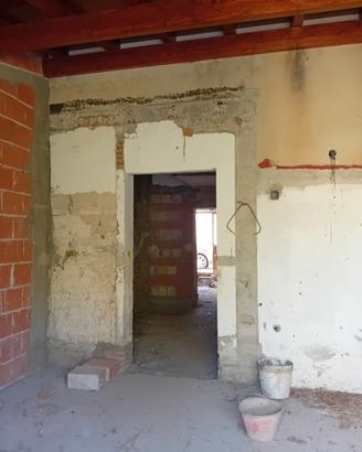 Casa indipendente su due livelli con cortile