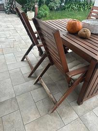 Tavolo e sedie da giardino