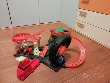 Pista Hot Wheels Assalto del gorilla velenoso

