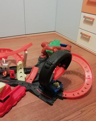 Pista Hot Wheels Assalto del gorilla velenoso

