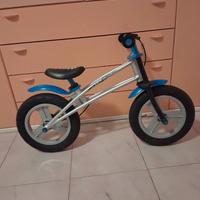 Bicicletta bambino per equilibrio