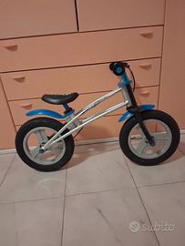 Bicicletta bambino per equilibrio