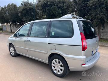 Peugeot 807 2.2 hdi 135 cv