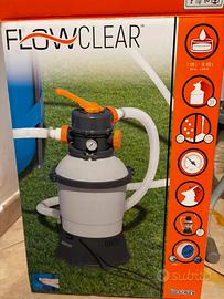 Pompa filtro piscina a sabbia con piscina completa