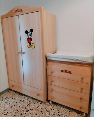 Cameretta neonati – lettino, armadio e fasciatoio