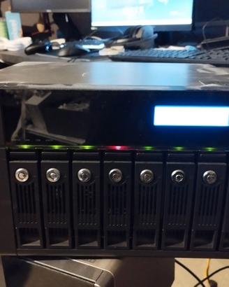 QNAP TS-859 NAS 8 Bay ( diversiHDD 1TB inclusi ) -