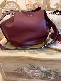 Borsa sia  a spalla che a tracolla