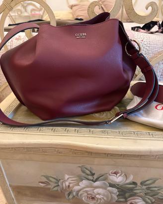 Borsa sia  a spalla che a tracolla