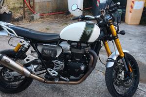 Triumph scrambler 1200XE
