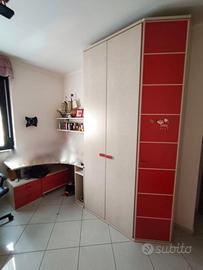 Cameretta completa con 5 armadi+scrivania +letto e