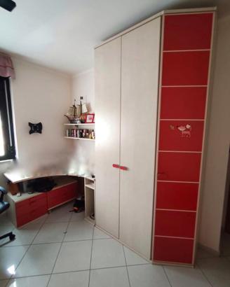 Cameretta completa con 5 armadi+scrivania +letto e