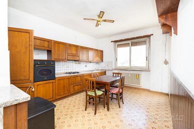 2 LOCALI A CASELLE TORINESE