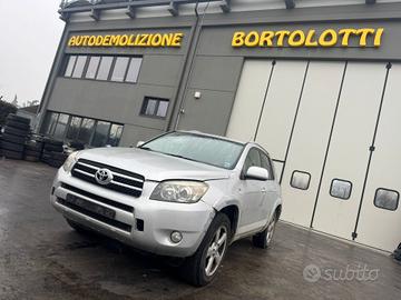 TOYOTA RAV 4 per ricambi usati 2ADFHV