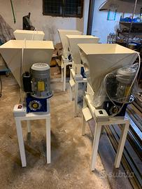 Schiaccia mandorle elettrico