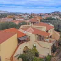 2 LOCALI A SAN TEODORO