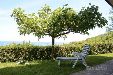 Appartamento con giardino vista mare