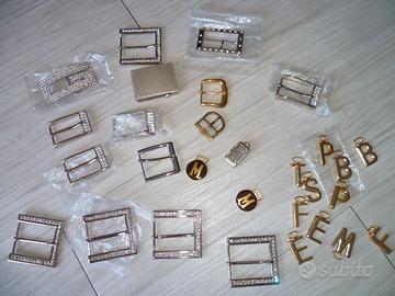 Fibbie cinture con strass ed accessori per borse