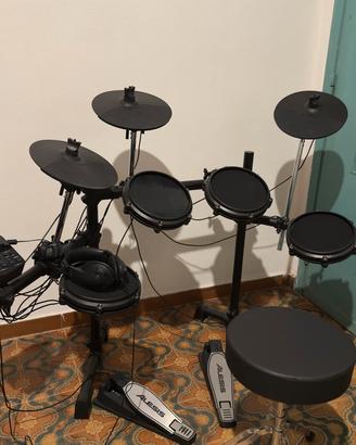 Alesis Turbo Mesh Kit con cuffie e sgabello