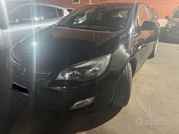 Opel Astra 1.4 16V benzina gpl anno 2010