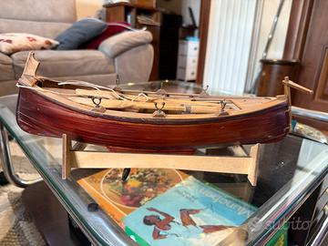 Barca in legno fatta a mano gozzo ligure