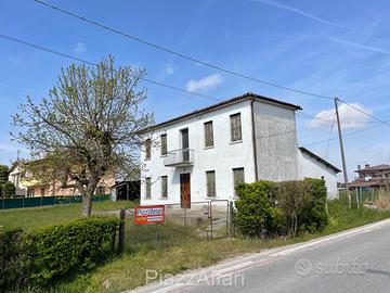 Casa singola con 3000 mq di terreno