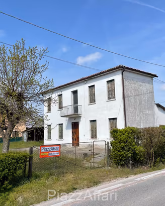 Casa singola con 3000 mq di terreno