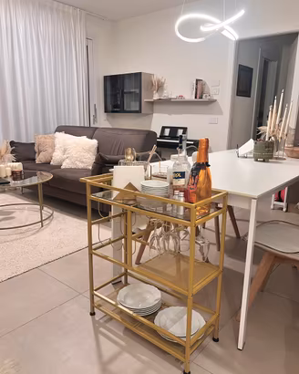 Carrello bar dorato a 3 ripiani con portabottiglie