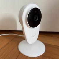 Telecamera WiFi da interno con microfono e app