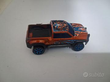 modellino pick-up Hot Wheels Mega Duty serie Scrap