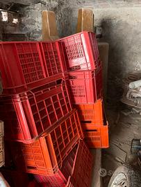 Damigiane, tini e cassette