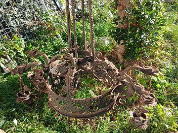 Antico lampadario in ferro