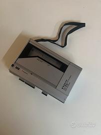 Registratore cassette vintage Sanyo portatile