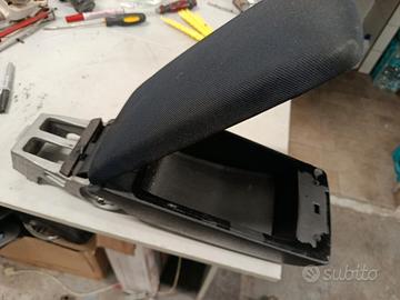 BRACCIOLO ANTERIORE CON VANO PORTAOGGETTI FIAT STI