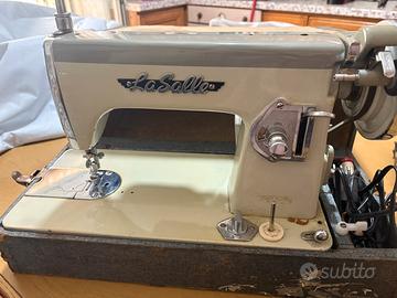Macchina da cucire antica