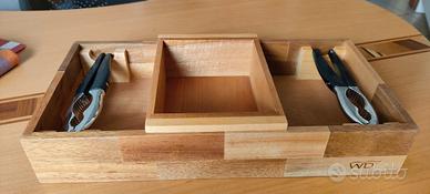 Set legno per frutta secca con due schiaccianoci