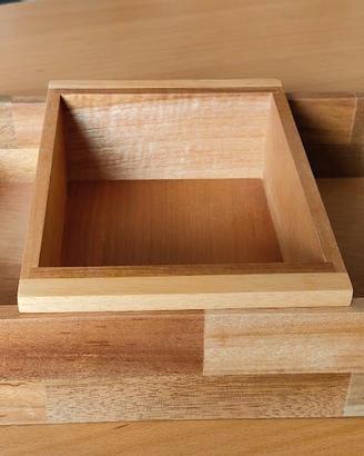 Set legno per frutta secca con due schiaccianoci