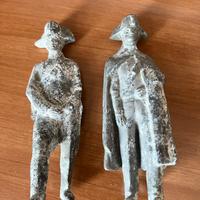 Due Statuine  Carabinieri