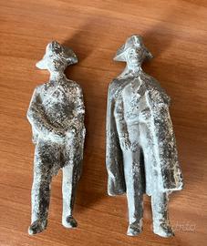 Due Statuine  Carabinieri