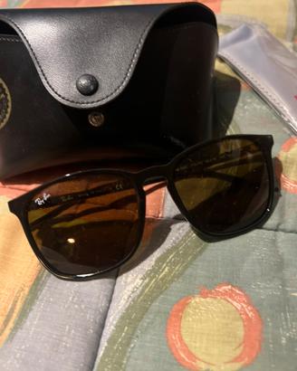 Occhiali siluette in titanio e un ray ban