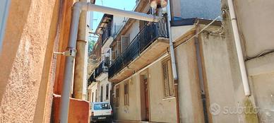 Casa su 3 livelli + terrazzo