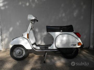 Vespa 125 arcobaleno